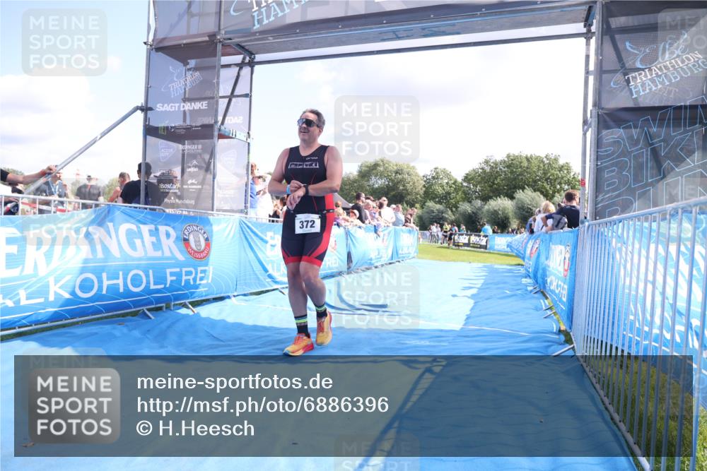 25.08.2024 - Elbe Triathlon Hamburg H.Heesch http://msf.ph/oto/6886396 25.08.2024 11:33:57 Ziel 372, 670 meine-sportfotos.de