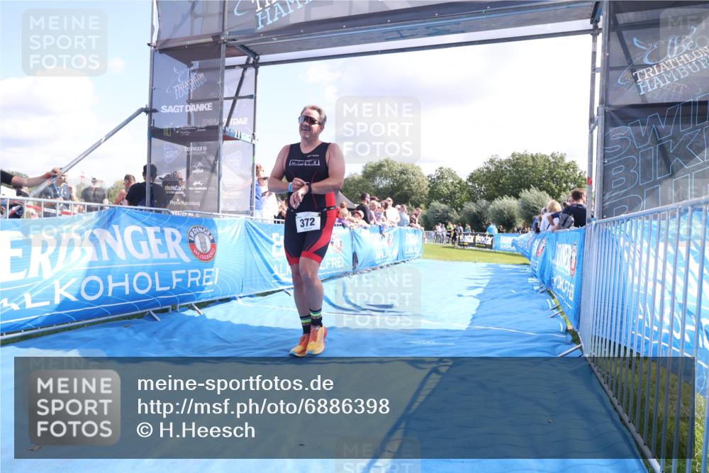 25.08.2024 - Elbe Triathlon Hamburg H.Heesch http://msf.ph/oto/6886398 25.08.2024 11:33:57 Ziel 372, 670 meine-sportfotos.de