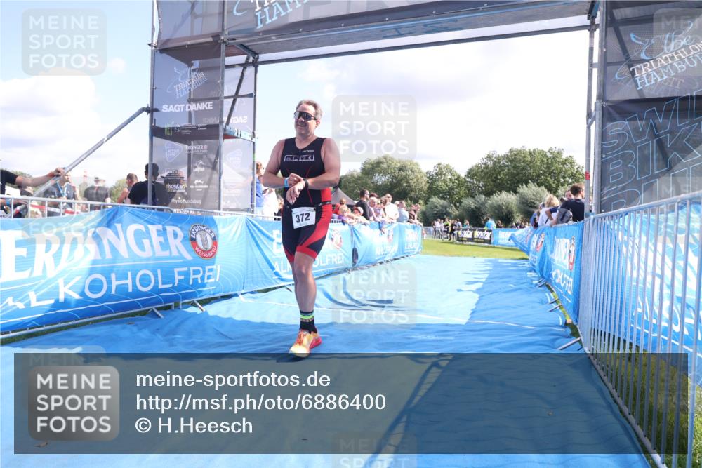 25.08.2024 - Elbe Triathlon Hamburg H.Heesch http://msf.ph/oto/6886400 25.08.2024 11:33:57 Ziel 372, 670 meine-sportfotos.de