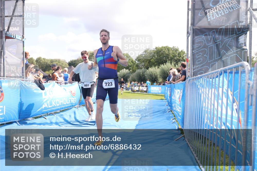 25.08.2024 - Elbe Triathlon Hamburg H.Heesch http://msf.ph/oto/6886432 25.08.2024 11:26:29 Ziel 406, 601, 723, 1846 meine-sportfotos.de