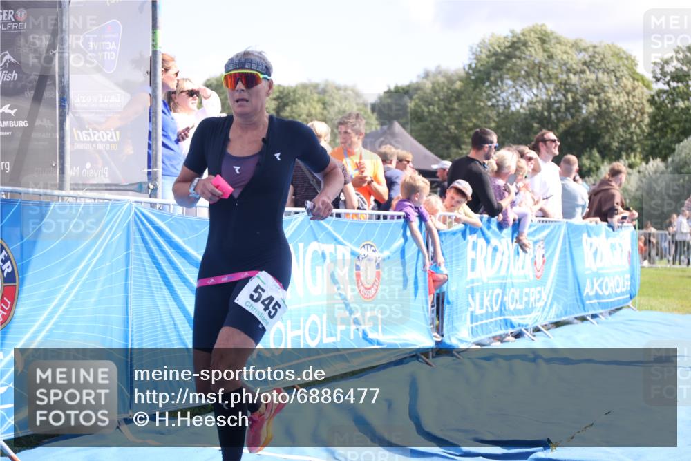 25.08.2024 - Elbe Triathlon Hamburg H.Heesch http://msf.ph/oto/6886477 25.08.2024 11:34:09 Ziel 545, 604, 670, 671, 772 meine-sportfotos.de