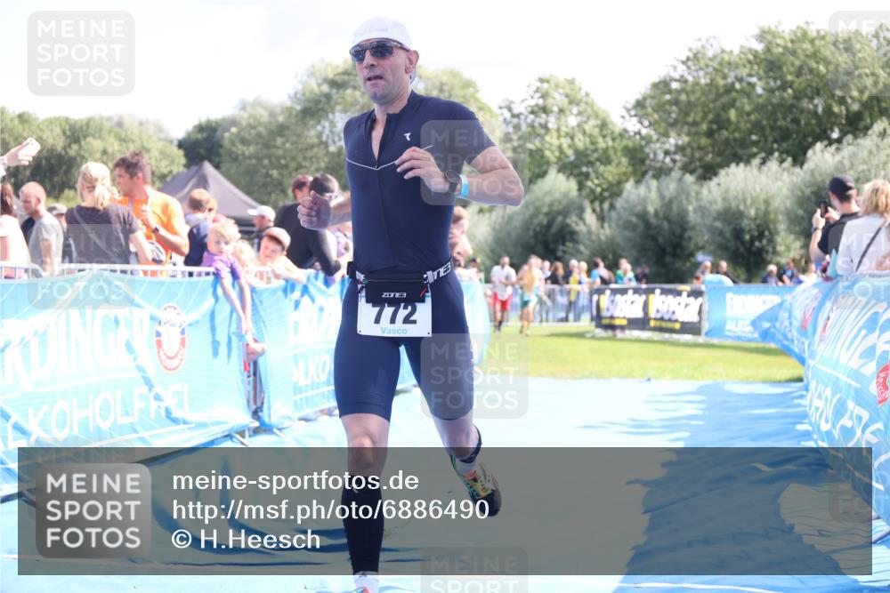 25.08.2024 - Elbe Triathlon Hamburg H.Heesch http://msf.ph/oto/6886490 25.08.2024 11:34:10 Ziel 545, 604, 670, 671, 683, 772 meine-sportfotos.de