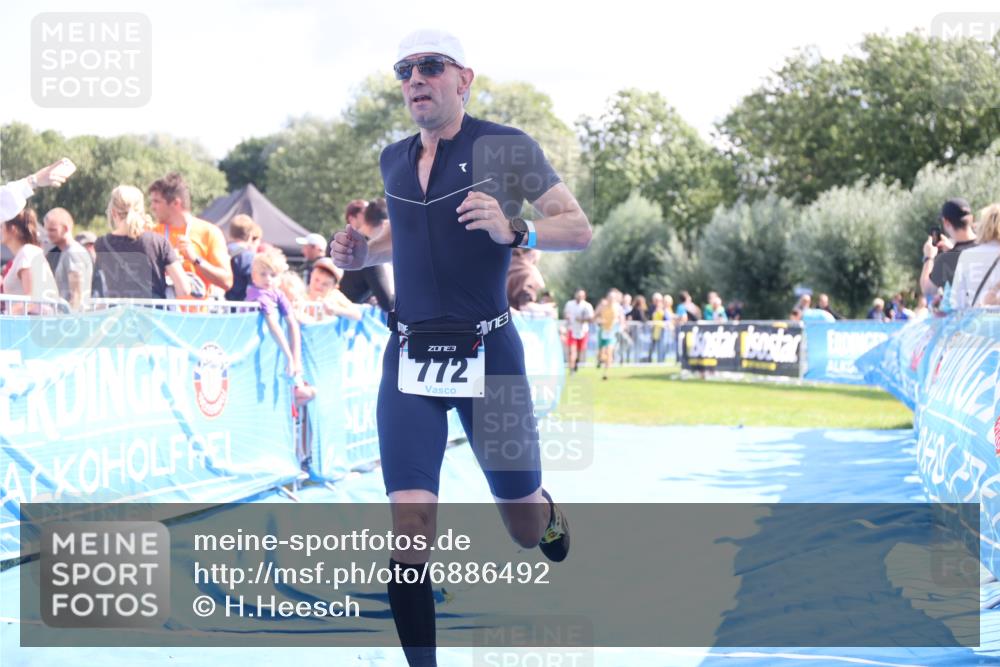 25.08.2024 - Elbe Triathlon Hamburg H.Heesch http://msf.ph/oto/6886492 25.08.2024 11:34:10 Ziel 545, 604, 670, 671, 683, 772 meine-sportfotos.de