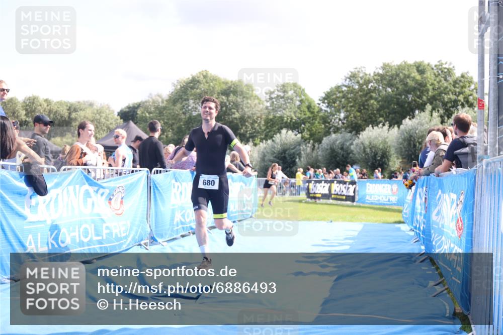 25.08.2024 - Elbe Triathlon Hamburg H.Heesch http://msf.ph/oto/6886493 25.08.2024 11:26:40 Ziel 680, 1846 meine-sportfotos.de