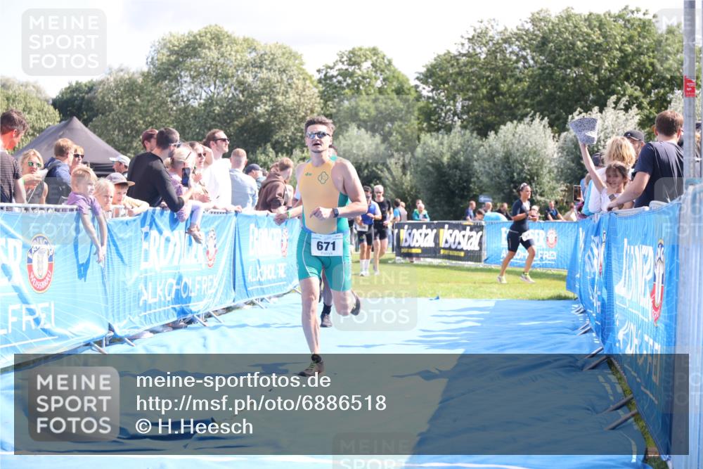 25.08.2024 - Elbe Triathlon Hamburg H.Heesch http://msf.ph/oto/6886518 25.08.2024 11:34:16 Ziel 606, 671, 683, 772, 795, 1429 meine-sportfotos.de