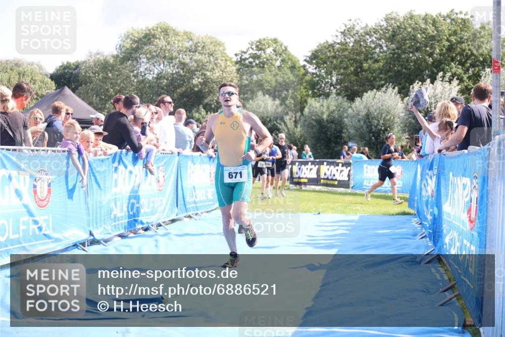 25.08.2024 - Elbe Triathlon Hamburg H.Heesch http://msf.ph/oto/6886521 25.08.2024 11:34:17 Ziel 606, 671, 683, 772, 795, 1429 meine-sportfotos.de