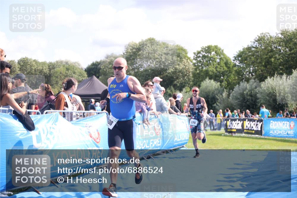 25.08.2024 - Elbe Triathlon Hamburg H.Heesch http://msf.ph/oto/6886524 25.08.2024 11:26:52 Ziel 378, 408 meine-sportfotos.de