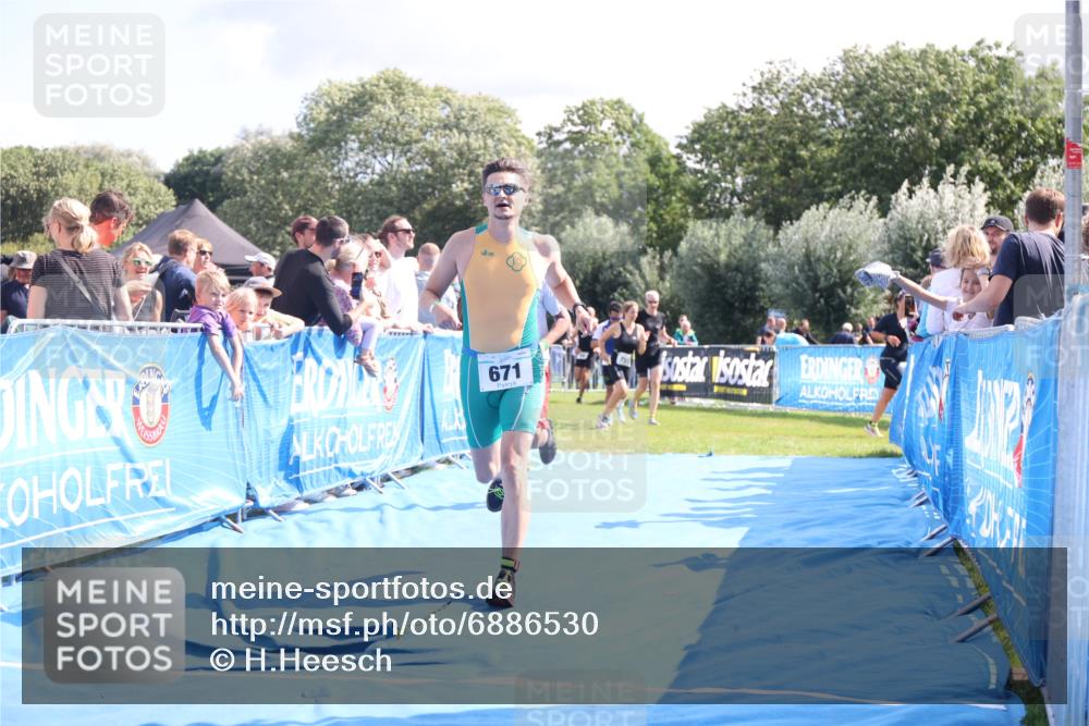 25.08.2024 - Elbe Triathlon Hamburg H.Heesch http://msf.ph/oto/6886530 25.08.2024 11:34:17 Ziel 606, 671, 683, 772, 795, 1429 meine-sportfotos.de