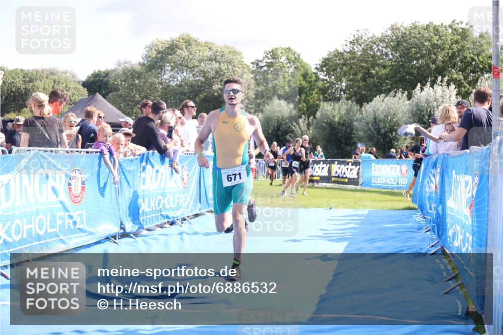 25.08.2024 - Elbe Triathlon Hamburg H.Heesch http://msf.ph/oto/6886532 25.08.2024 11:34:17 Ziel 606, 671, 683, 772, 795, 1429 meine-sportfotos.de