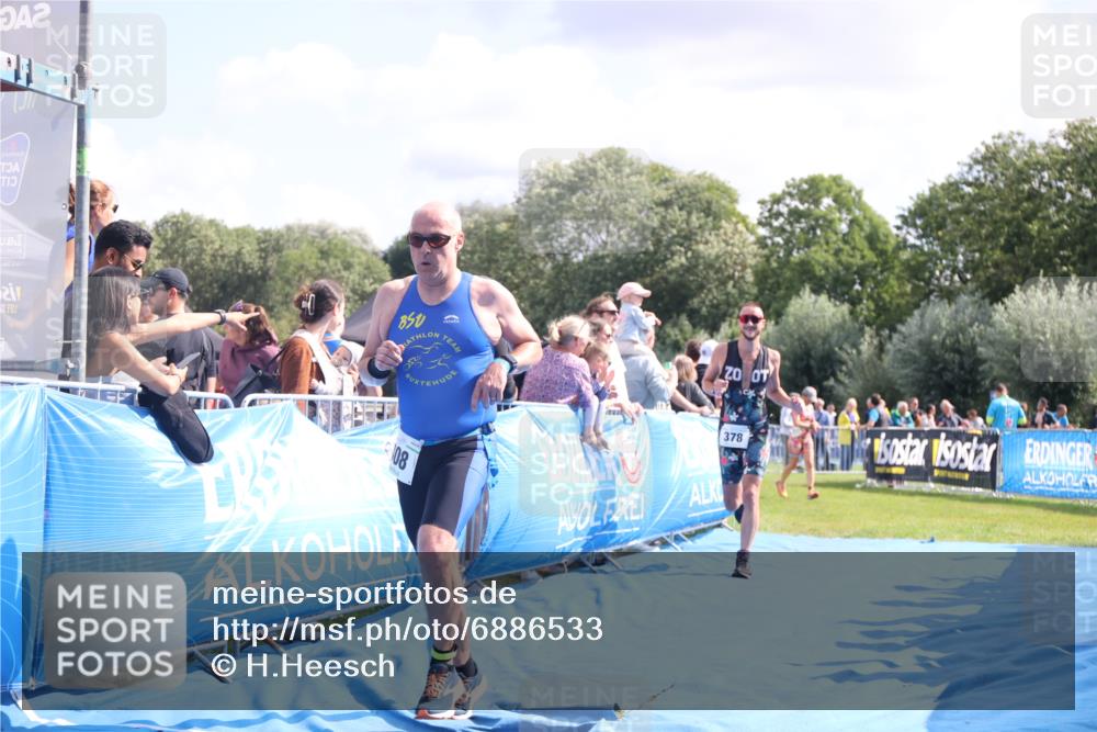 25.08.2024 - Elbe Triathlon Hamburg H.Heesch http://msf.ph/oto/6886533 25.08.2024 11:26:53 Ziel 378, 408 meine-sportfotos.de