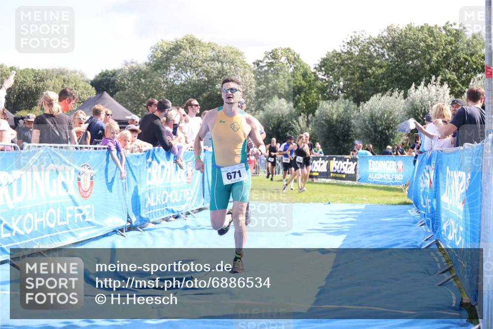 25.08.2024 - Elbe Triathlon Hamburg H.Heesch http://msf.ph/oto/6886534 25.08.2024 11:34:17 Ziel 606, 671, 683, 772, 795, 1429 meine-sportfotos.de