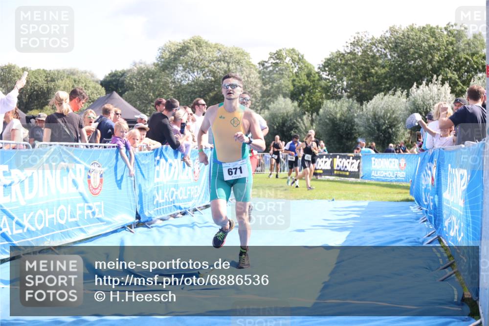 25.08.2024 - Elbe Triathlon Hamburg H.Heesch http://msf.ph/oto/6886536 25.08.2024 11:34:17 Ziel 606, 671, 683, 772, 795, 1429 meine-sportfotos.de