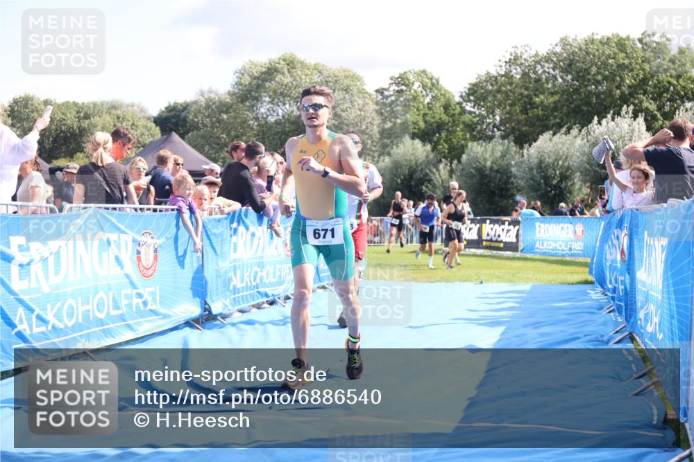 25.08.2024 - Elbe Triathlon Hamburg H.Heesch http://msf.ph/oto/6886540 25.08.2024 11:34:17 Ziel 606, 671, 683, 772, 795, 1429 meine-sportfotos.de