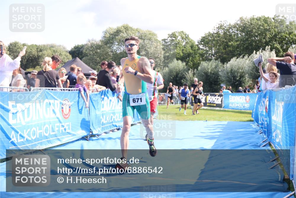 25.08.2024 - Elbe Triathlon Hamburg H.Heesch http://msf.ph/oto/6886542 25.08.2024 11:34:17 Ziel 606, 671, 683, 772, 795, 1429 meine-sportfotos.de