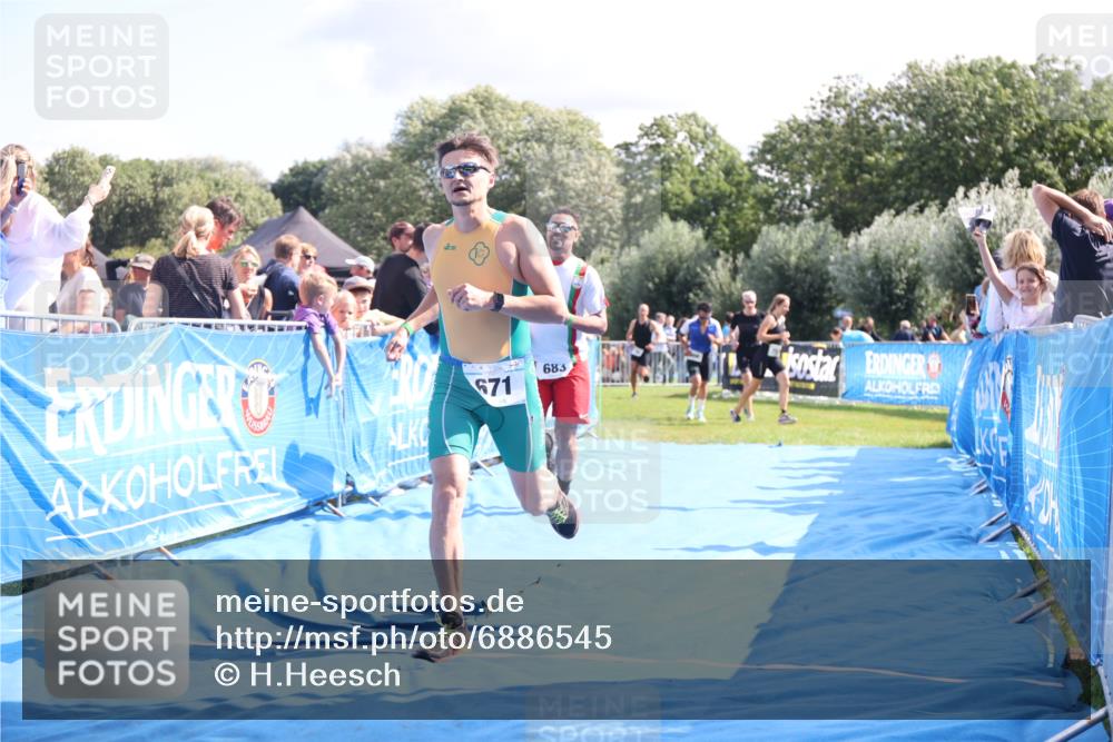 25.08.2024 - Elbe Triathlon Hamburg H.Heesch http://msf.ph/oto/6886545 25.08.2024 11:34:17 Ziel 606, 671, 683, 772, 795, 1429 meine-sportfotos.de