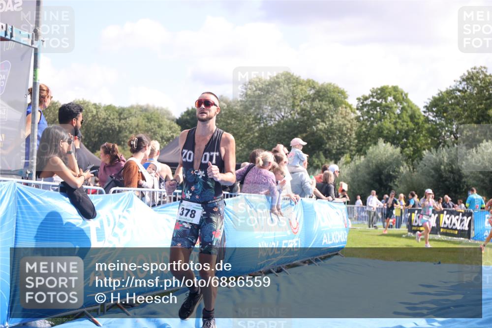 25.08.2024 - Elbe Triathlon Hamburg H.Heesch http://msf.ph/oto/6886559 25.08.2024 11:26:54 Ziel 378, 408 meine-sportfotos.de