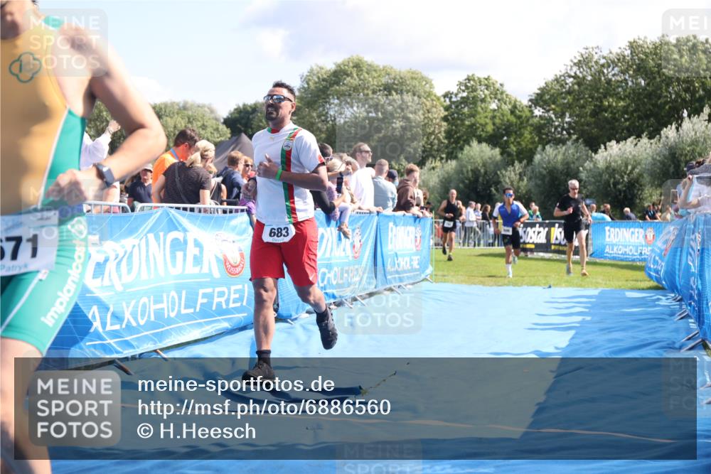 25.08.2024 - Elbe Triathlon Hamburg H.Heesch http://msf.ph/oto/6886560 25.08.2024 11:34:18 Ziel 606, 671, 683, 795, 1429 meine-sportfotos.de