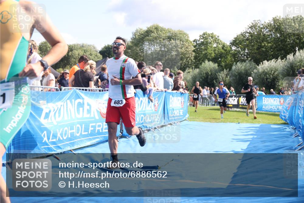 25.08.2024 - Elbe Triathlon Hamburg H.Heesch http://msf.ph/oto/6886562 25.08.2024 11:34:18 Ziel 606, 671, 683, 795, 1429 meine-sportfotos.de