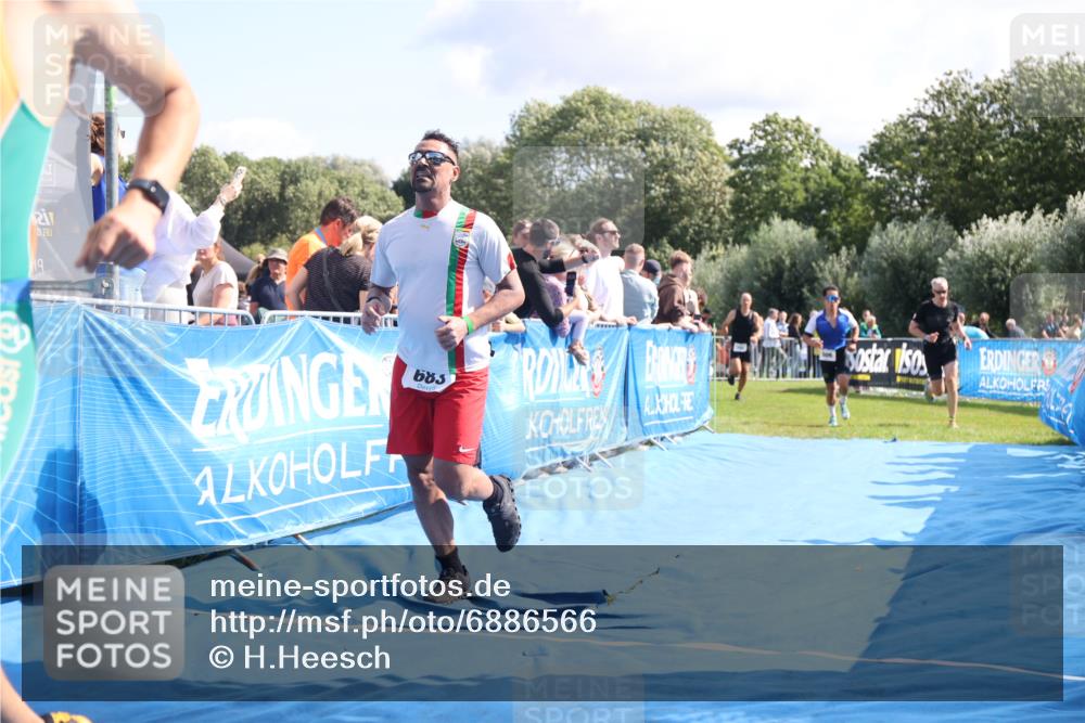 25.08.2024 - Elbe Triathlon Hamburg H.Heesch http://msf.ph/oto/6886566 25.08.2024 11:34:18 Ziel 606, 671, 683, 795, 1429 meine-sportfotos.de