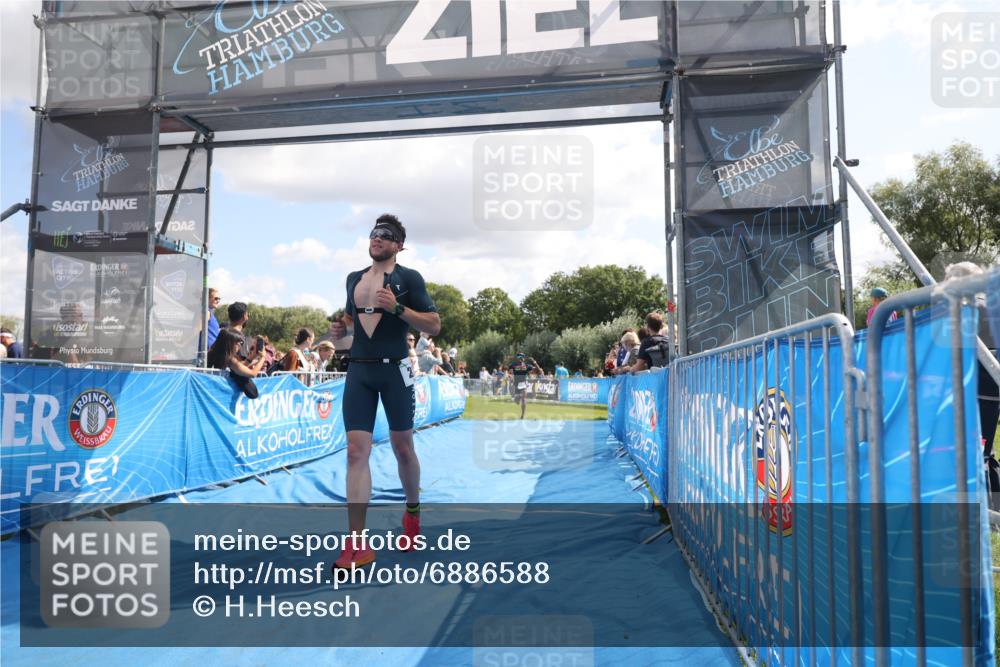 25.08.2024 - Elbe Triathlon Hamburg H.Heesch http://msf.ph/oto/6886588 25.08.2024 11:27:04 Ziel 219, 464, 664 meine-sportfotos.de