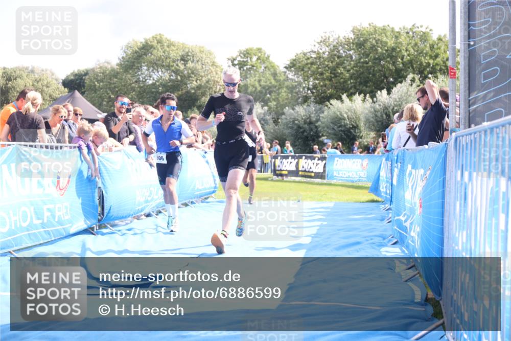 25.08.2024 - Elbe Triathlon Hamburg H.Heesch http://msf.ph/oto/6886599 25.08.2024 11:34:21 Ziel 606, 671, 683, 795, 1429 meine-sportfotos.de