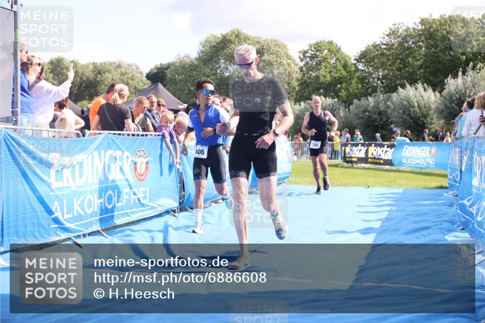 25.08.2024 - Elbe Triathlon Hamburg H.Heesch http://msf.ph/oto/6886608 25.08.2024 11:34:22 Ziel 606, 671, 683, 795, 1429 meine-sportfotos.de