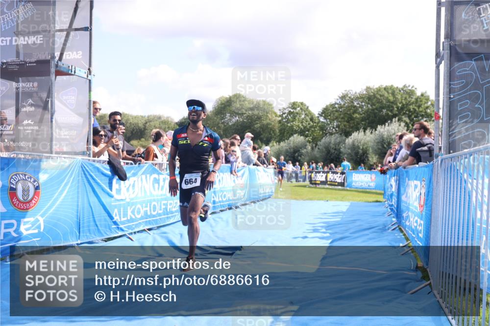 25.08.2024 - Elbe Triathlon Hamburg H.Heesch http://msf.ph/oto/6886616 25.08.2024 11:27:06 Ziel 219, 464, 664 meine-sportfotos.de