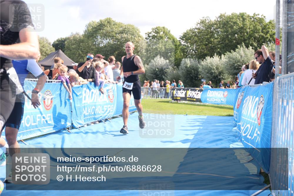 25.08.2024 - Elbe Triathlon Hamburg H.Heesch http://msf.ph/oto/6886628 25.08.2024 11:34:23 Ziel 606, 671, 683, 795, 1429 meine-sportfotos.de