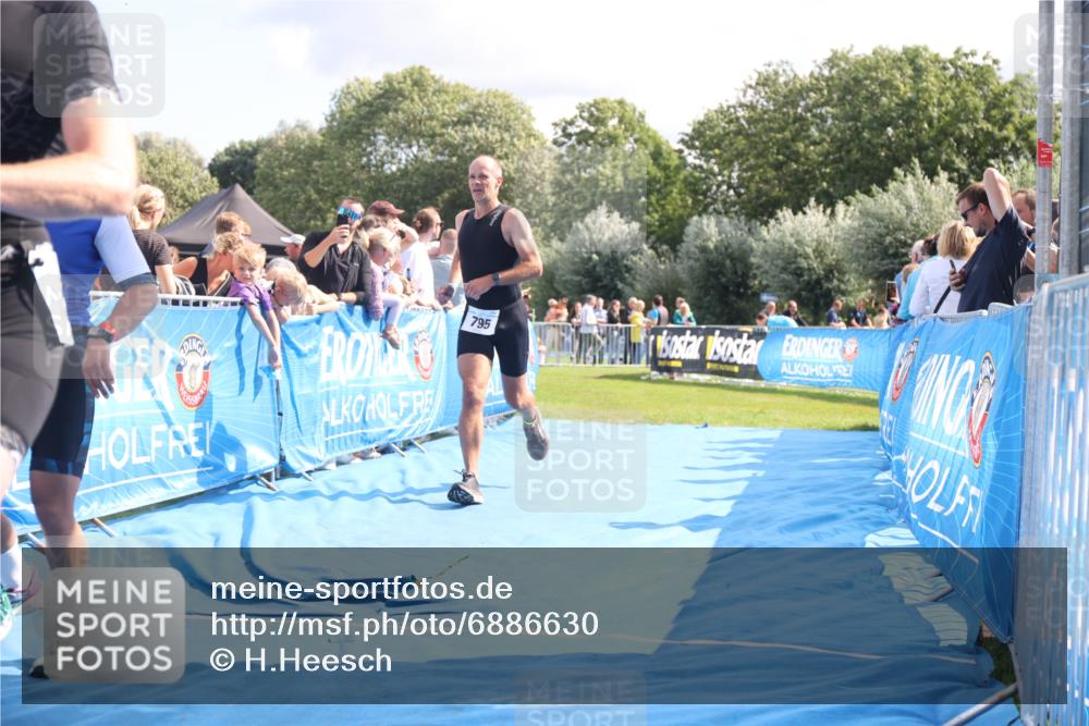 25.08.2024 - Elbe Triathlon Hamburg H.Heesch http://msf.ph/oto/6886630 25.08.2024 11:34:23 Ziel 606, 671, 683, 795, 1429 meine-sportfotos.de