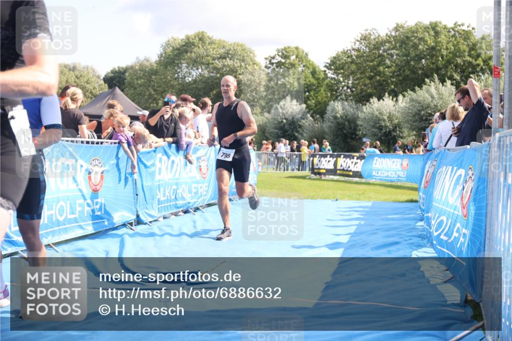 25.08.2024 - Elbe Triathlon Hamburg H.Heesch http://msf.ph/oto/6886632 25.08.2024 11:34:23 Ziel 606, 671, 683, 795, 1429 meine-sportfotos.de