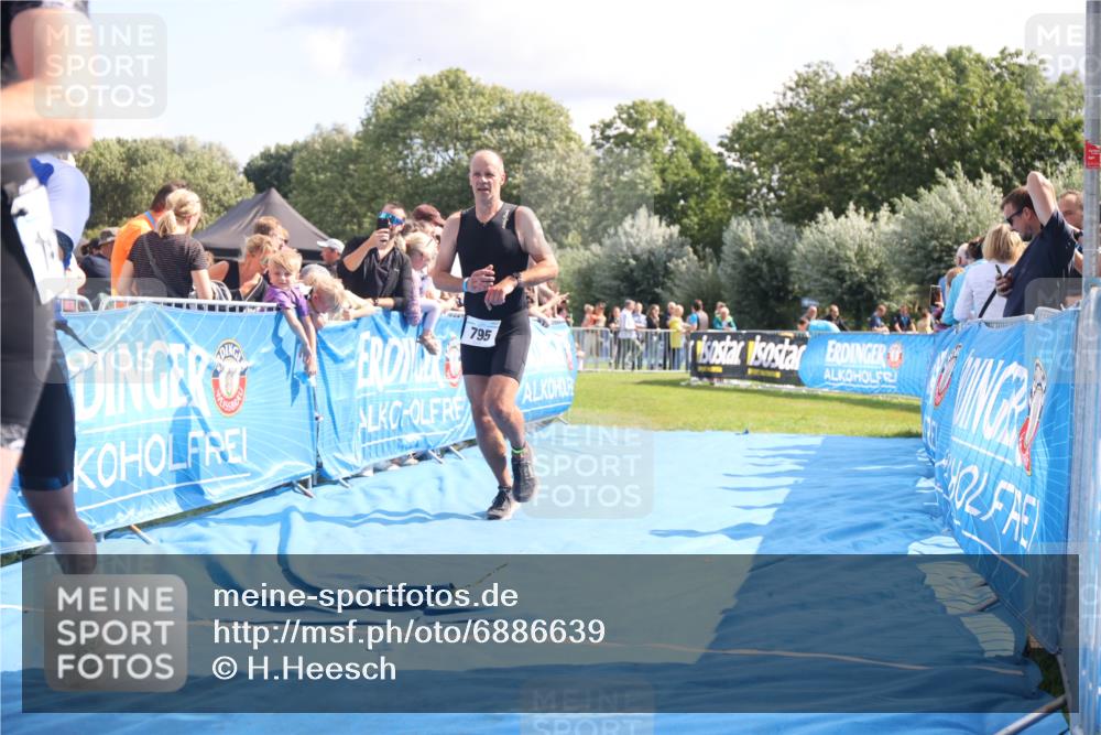 25.08.2024 - Elbe Triathlon Hamburg H.Heesch http://msf.ph/oto/6886639 25.08.2024 11:34:23 Ziel 606, 671, 683, 795, 1429 meine-sportfotos.de