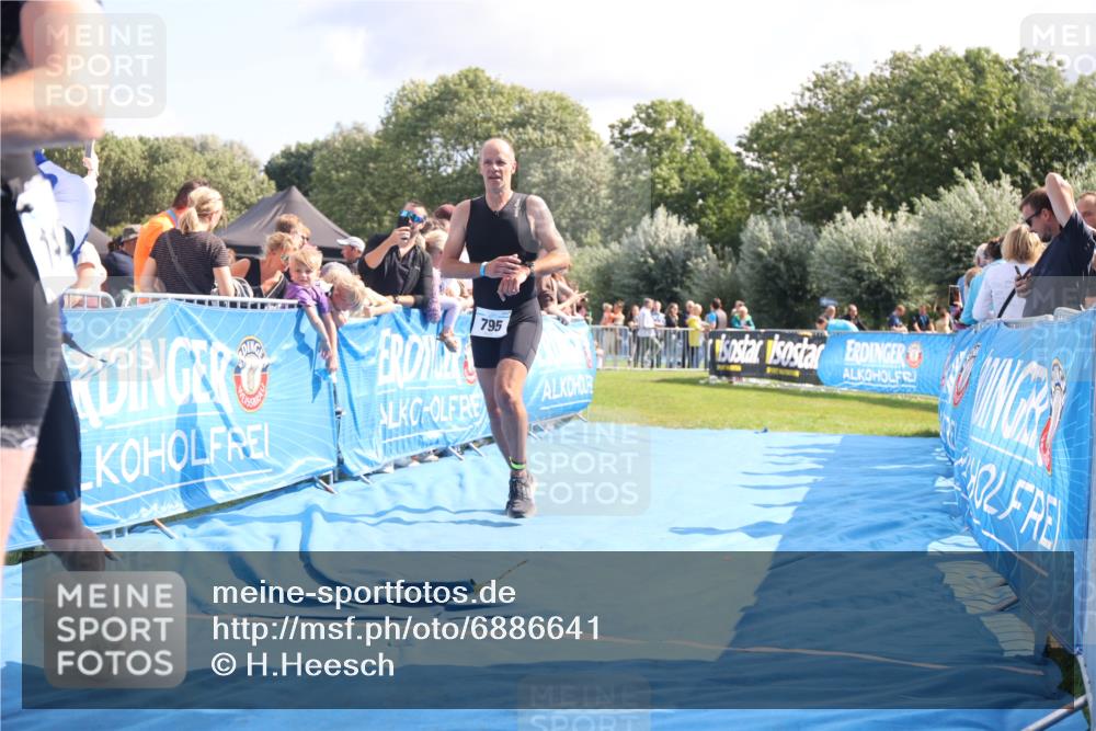 25.08.2024 - Elbe Triathlon Hamburg H.Heesch http://msf.ph/oto/6886641 25.08.2024 11:34:23 Ziel 606, 671, 683, 795, 1429 meine-sportfotos.de