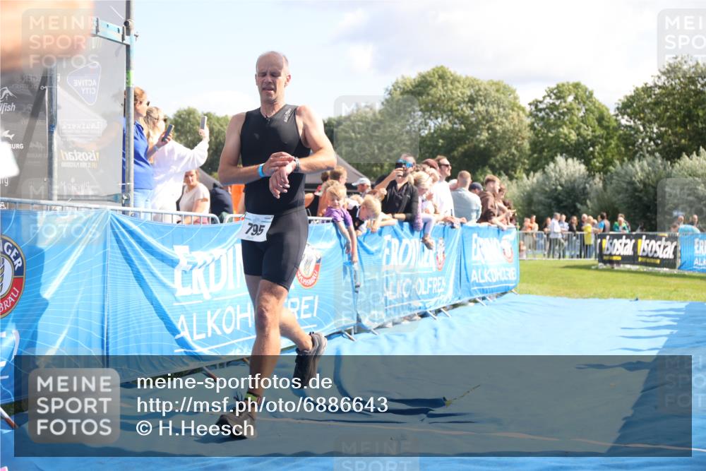 25.08.2024 - Elbe Triathlon Hamburg H.Heesch http://msf.ph/oto/6886643 25.08.2024 11:34:24 Ziel 606, 671, 683, 795, 1429 meine-sportfotos.de
