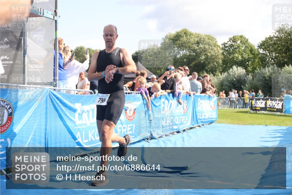 25.08.2024 - Elbe Triathlon Hamburg H.Heesch http://msf.ph/oto/6886644 25.08.2024 11:34:24 Ziel 606, 671, 683, 795, 1429 meine-sportfotos.de