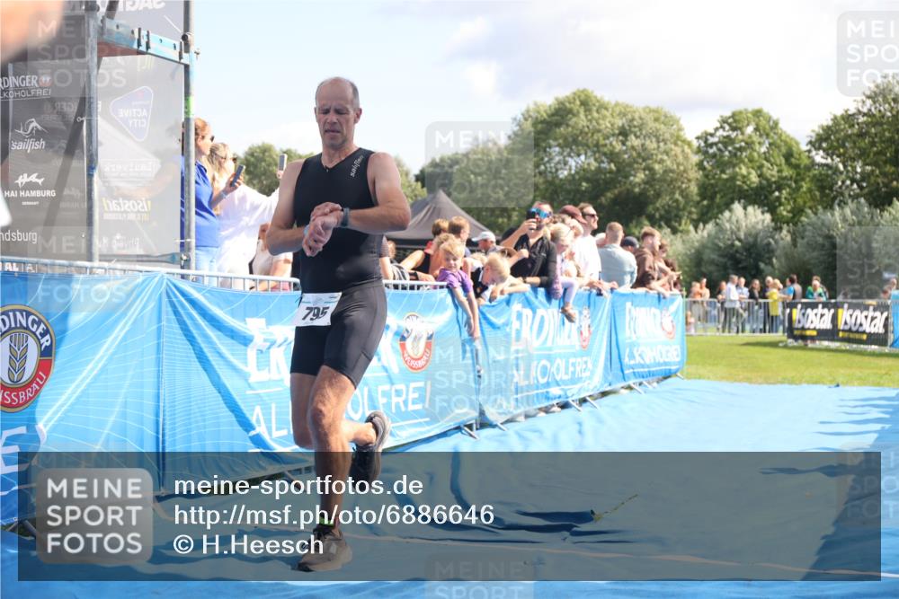 25.08.2024 - Elbe Triathlon Hamburg H.Heesch http://msf.ph/oto/6886646 25.08.2024 11:34:24 Ziel 606, 671, 683, 795, 1429 meine-sportfotos.de