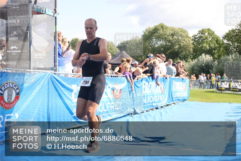 25.08.2024 - Elbe Triathlon Hamburg H.Heesch http://msf.ph/oto/6886648 25.08.2024 11:34:24 Ziel 606, 671, 683, 795, 1429 meine-sportfotos.de