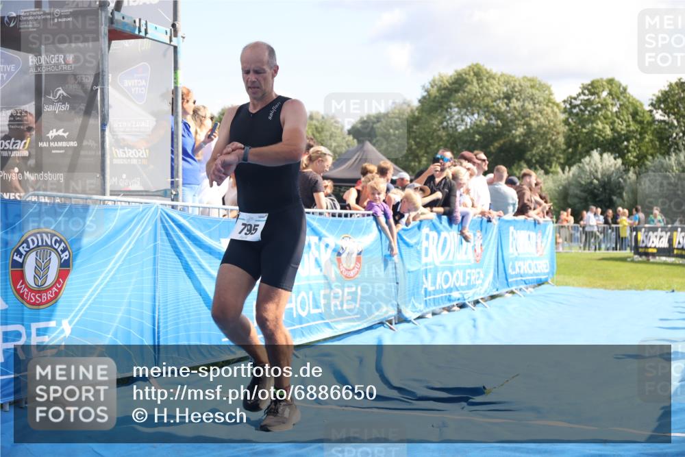 25.08.2024 - Elbe Triathlon Hamburg H.Heesch http://msf.ph/oto/6886650 25.08.2024 11:34:24 Ziel 606, 671, 683, 795, 1429 meine-sportfotos.de