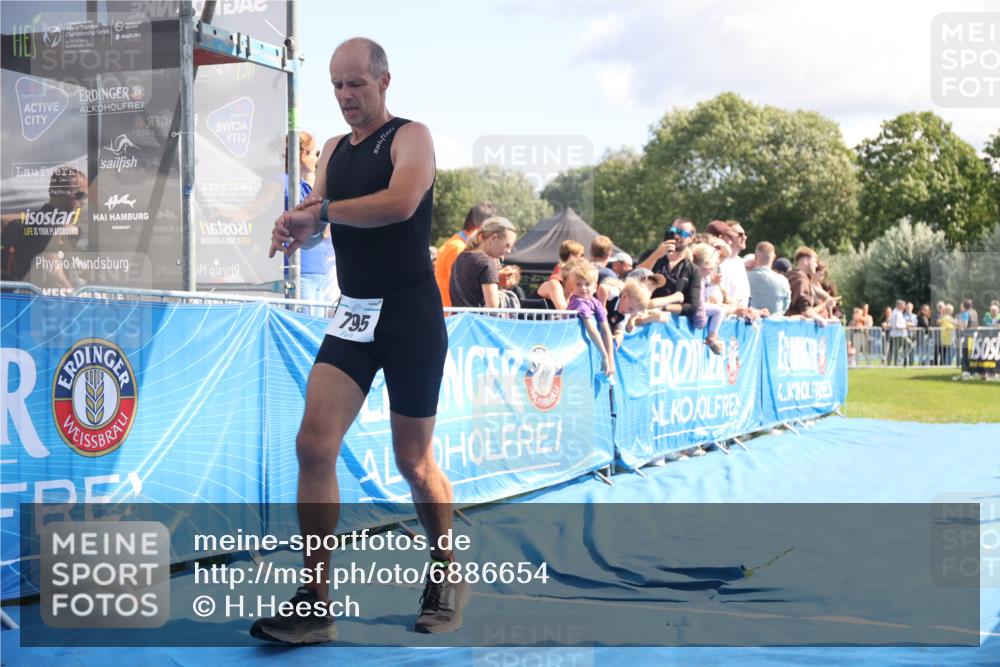 25.08.2024 - Elbe Triathlon Hamburg H.Heesch http://msf.ph/oto/6886654 25.08.2024 11:34:24 Ziel 606, 671, 683, 795, 1429 meine-sportfotos.de