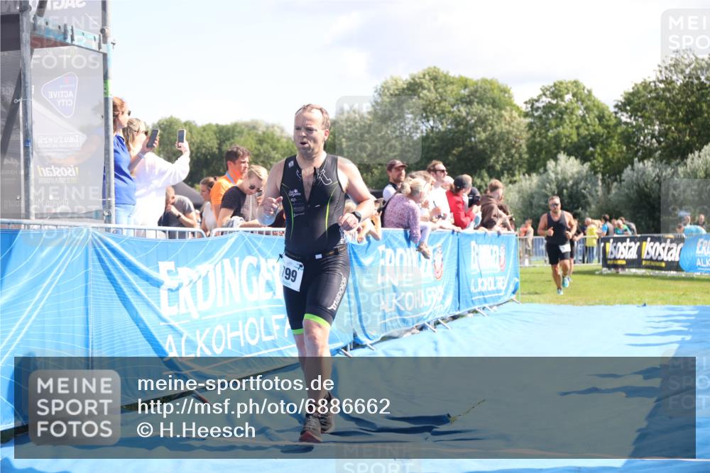 25.08.2024 - Elbe Triathlon Hamburg H.Heesch http://msf.ph/oto/6886662 25.08.2024 11:34:35 Ziel 328, 706, 799 meine-sportfotos.de