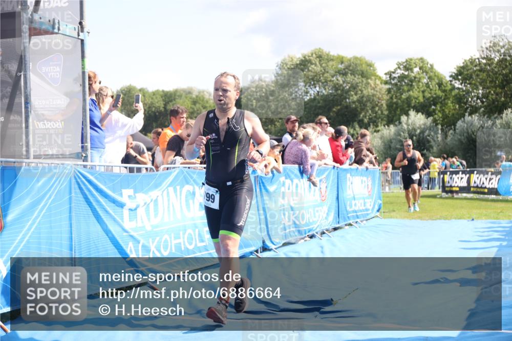 25.08.2024 - Elbe Triathlon Hamburg H.Heesch http://msf.ph/oto/6886664 25.08.2024 11:34:35 Ziel 328, 706, 799 meine-sportfotos.de