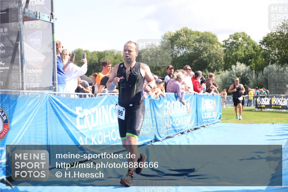 25.08.2024 - Elbe Triathlon Hamburg H.Heesch http://msf.ph/oto/6886666 25.08.2024 11:34:35 Ziel 328, 706, 799 meine-sportfotos.de