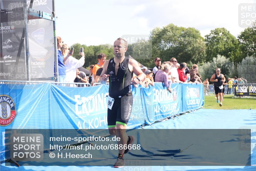 25.08.2024 - Elbe Triathlon Hamburg H.Heesch http://msf.ph/oto/6886668 25.08.2024 11:34:35 Ziel 328, 706, 799 meine-sportfotos.de