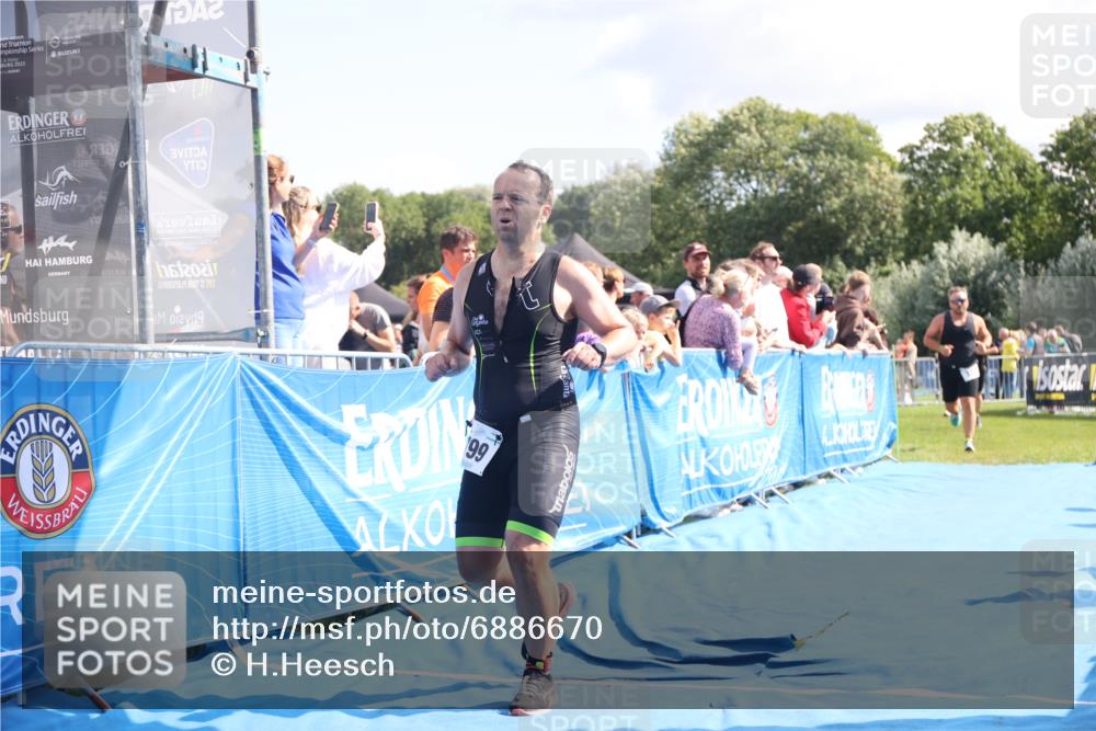 25.08.2024 - Elbe Triathlon Hamburg H.Heesch http://msf.ph/oto/6886670 25.08.2024 11:34:35 Ziel 328, 706, 799 meine-sportfotos.de