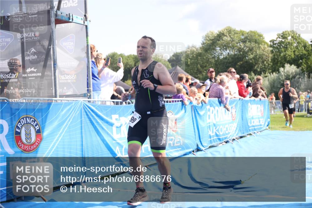 25.08.2024 - Elbe Triathlon Hamburg H.Heesch http://msf.ph/oto/6886676 25.08.2024 11:34:35 Ziel 328, 706, 799 meine-sportfotos.de