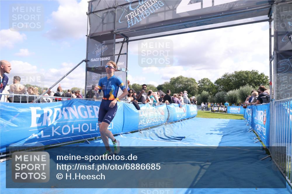 25.08.2024 - Elbe Triathlon Hamburg H.Heesch http://msf.ph/oto/6886685 25.08.2024 11:27:12 Ziel 464, 664 meine-sportfotos.de