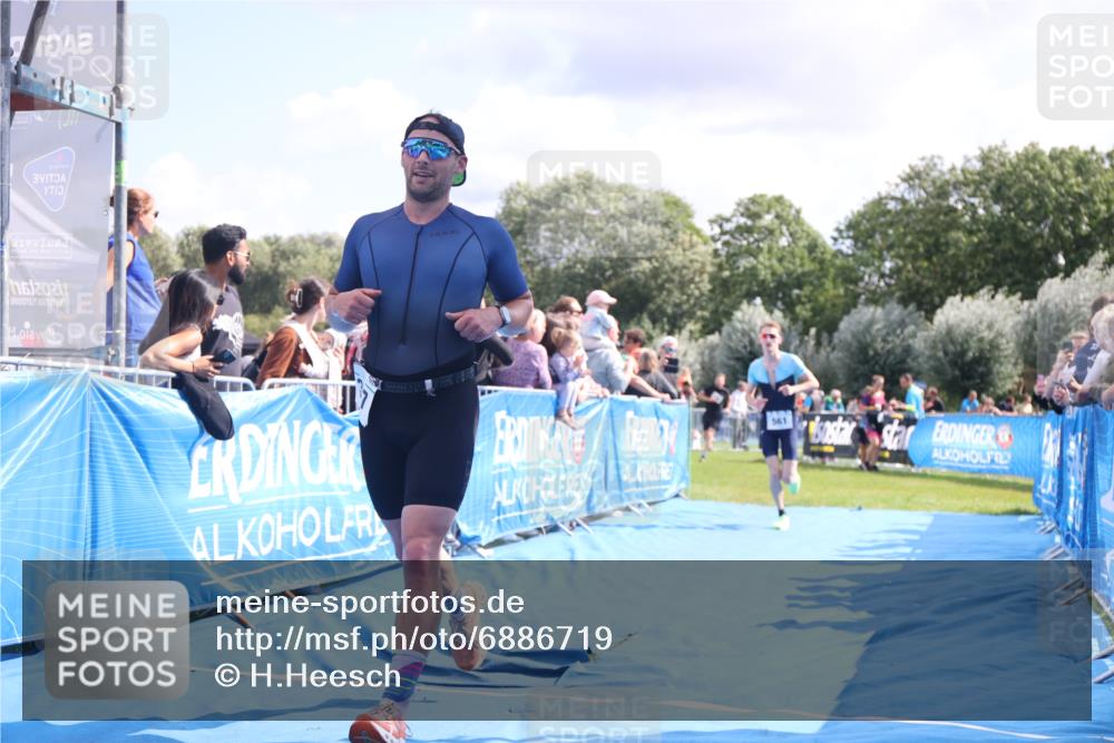 25.08.2024 - Elbe Triathlon Hamburg H.Heesch http://msf.ph/oto/6886719 25.08.2024 11:27:23 Ziel 337, 561, 625 meine-sportfotos.de