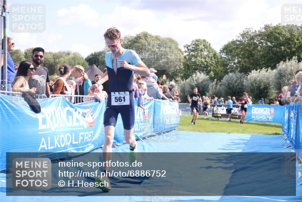 25.08.2024 - Elbe Triathlon Hamburg H.Heesch http://msf.ph/oto/6886752 25.08.2024 11:27:25 Ziel 337, 553, 561, 625 meine-sportfotos.de