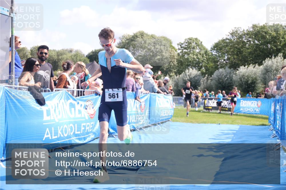 25.08.2024 - Elbe Triathlon Hamburg H.Heesch http://msf.ph/oto/6886754 25.08.2024 11:27:26 Ziel 337, 553, 561, 625 meine-sportfotos.de