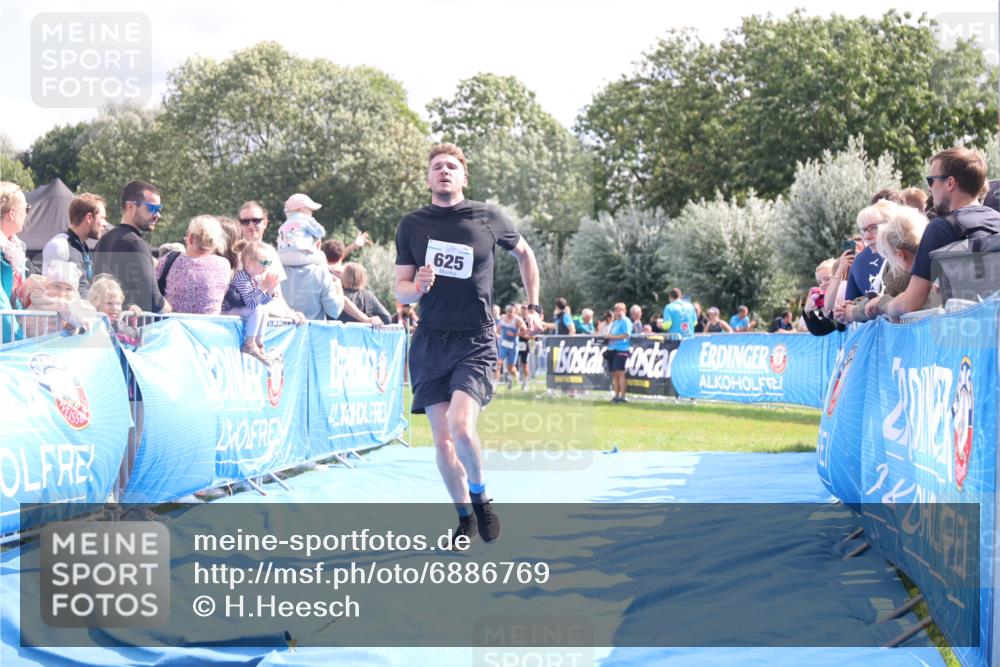 25.08.2024 - Elbe Triathlon Hamburg H.Heesch http://msf.ph/oto/6886769 25.08.2024 11:27:28 Ziel 337, 553, 561, 625, 702 meine-sportfotos.de