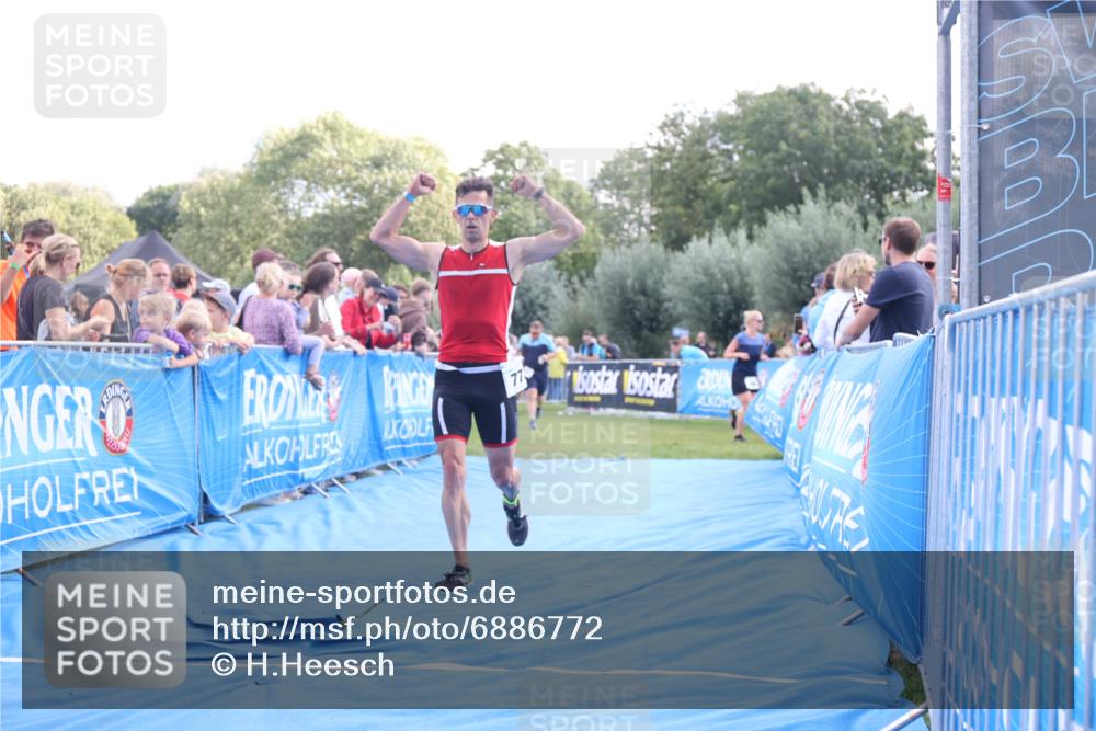 25.08.2024 - Elbe Triathlon Hamburg H.Heesch http://msf.ph/oto/6886772 25.08.2024 11:34:47 Ziel 651, 653, 706, 773 meine-sportfotos.de